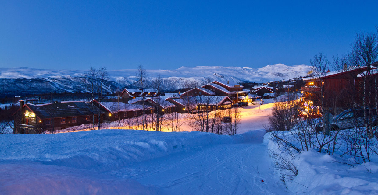 Vinternatt over Bergo Hotel på Beitostølen.