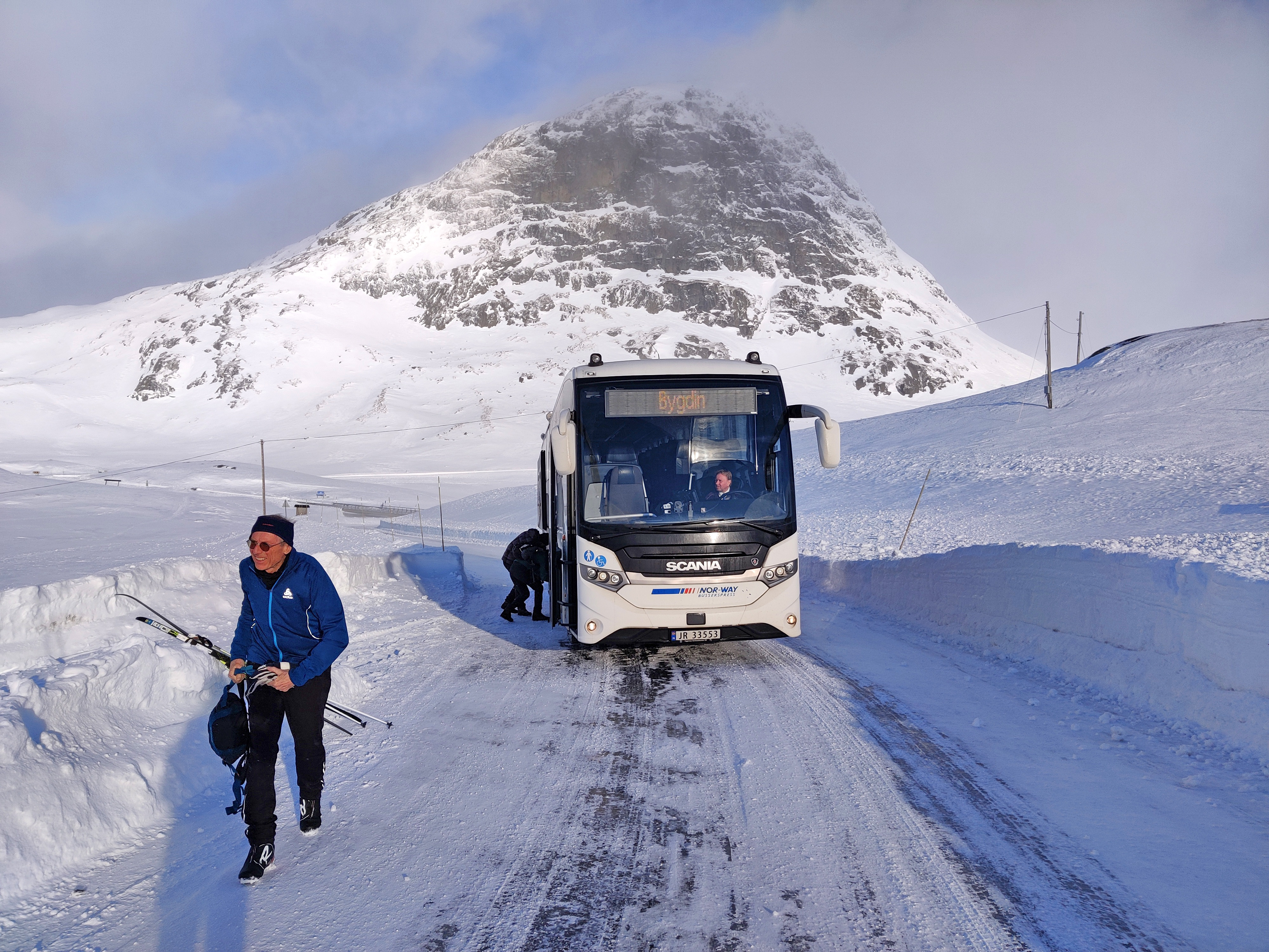 Valdresflyebussen på Bygdin